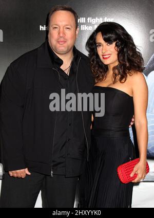 Kevin James & Salma Hayek bei der Premiere „Here Comes the Boom“ im AMC Loews Lincoln Square in New York, USA. Stockfoto