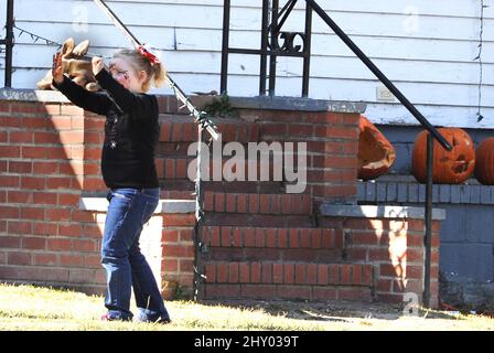 Alana 'Honey Boo Boo' Thompson läuft um den Hof in McIntyre, Georgia. **Nicht Exklusives Pap** Stockfoto