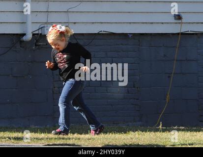 Alana 'Honey Boo Boo' Thompson läuft um den Hof in McIntyre, Georgia. **Nicht Exklusives Pap** Stockfoto