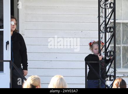 Alana 'Honey Boo Boo' Thompson läuft um den Hof in McIntyre, Georgia. **Nicht Exklusives Pap** Stockfoto