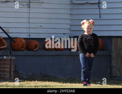 Alana 'Honey Boo Boo' Thompson läuft um den Hof in McIntyre, Georgia. **Nicht Exklusives Pap** Stockfoto