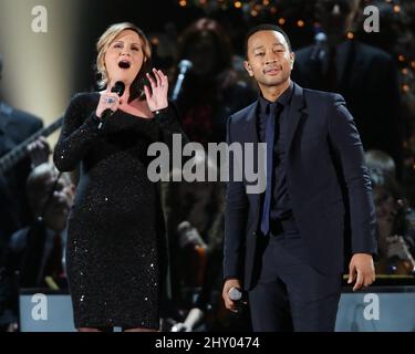 Jennifer Nettles, Sugarland, John Legend nehmen an den CMA Country Christmas Taping Teil, die in der Bridgestone Arena, Nashville, abgehalten werden. Stockfoto