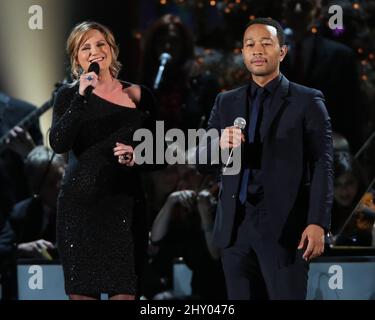 Jennifer Nettles, Sugarland, John Legend nehmen an den CMA Country Christmas Taping Teil, die in der Bridgestone Arena, Nashville, abgehalten werden. Stockfoto