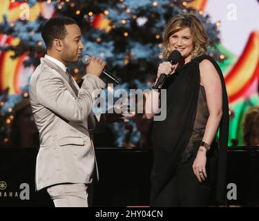 John Legend, Jennifer Nettles, Sugarland nehmen an den CMA Country Christmas Taping Teil, die in der Bridgestone Arena, Nashville, abgehalten werden. Stockfoto