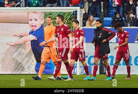 Manuel NEUER, Torwart FCB 1 Niklas SUELE, SÜLE, FCB 4 Robert LEWANDOWSKI, FCB 9 Jamal MUSIALA, FCB 42 Kingsley Coman, FCB 11 im Spiel TSG 1899 HOFFENHEIM - FC BAYERN MÜNCHEN 1-1 1.Deutsche Fußballliga am 12. März 2022 in Sinsheim, Deutschland. Saison 2021/2022, Spieltag 26, 1.Bundesliga, FCB, München, 26.Spieltag. © Peter Schatz / Alamy Live News - die DFL-VORSCHRIFTEN VERBIETEN DIE VERWENDUNG VON FOTOS als BILDSEQUENZEN und/oder QUASI-VIDEO - Stockfoto