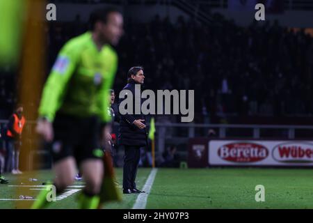 Turin, Italien. 13. März 2022. Simone Inzaghi Chefcoach des FC Internazionale während des Fußballspiels der Serie A 2021/22 zwischen dem FC Turin und dem FC Internazionale im Olimpico Grande Torino Stadium, Turin.(Endstand; Turin FC 1 - 1 FC Internazionale) (Foto: Fabrizio Carabelli/SOPA Images/Sipa USA) Quelle: SIPA USA/Alamy Live News Stockfoto