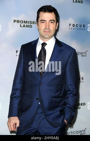 Ron Livingston nahm an der Premiere von „Promised Land“ in Los Angeles Teil, die in der Directors Guild of America in Los Angeles, USA, stattfand. Stockfoto