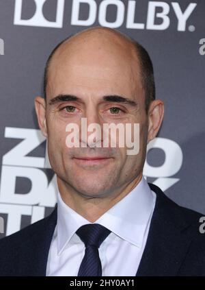 Mark Strong nahm an der Premiere von „Zero Dark Thirty“ in Hollywood, Kalifornien, Teil. Stockfoto