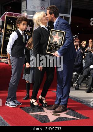 Hugh Jackman, Deborra-Lee Furness, Oscar Jackman und Ava Jackman nehmen an der Star Ceremony von Hugh Jackman auf dem Hollywood Walk of Fame in Los Angeles, Kalifornien, Teil. Stockfoto