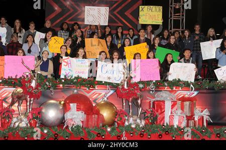 Fans, die an der „X Factor“ Finale Show 2012 in den CBS Studios in Los Angeles, USA, teilnehmen. Stockfoto