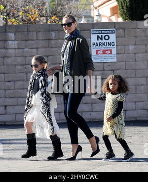 Heidi Klum, Tochter Leni und Tochter Lou sahen sich in Beverly Hills in Los Angeles, USA, um. Stockfoto