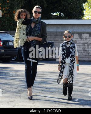 Heidi Klum, Tochter Leni und Tochter Lou sahen sich in Beverly Hills in Los Angeles, USA, um. Stockfoto