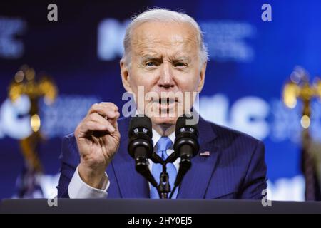 Der Präsident der Vereinigten Staaten, Joe Biden, spricht während der National League of Cities Congressional City Conference, die am 14. März 2022 im Marriott Marquis in Washington, DC, stattfand. Quelle: Oliver Contreras/Pool via CNP Stockfoto