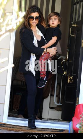 Kourtney Kardashian und Sohn Mason haben in Los Angeles, USA, eine „Mummy and Me“-Klasse besucht. Stockfoto