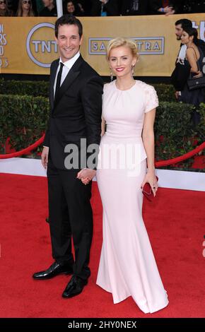 Noah Wyle und Sara Wells kommen bei den Annual Screen Actor's Guild Awards 19. im Shrine Auditorium in Los Angeles an. Stockfoto