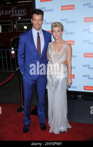 Josh Duhamel und Julianne Hough bei der Premiere von „Safe Have“ in Los Angeles, Kalifornien. Stockfoto