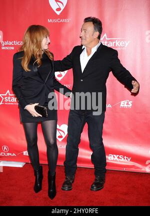 Bruce Springsteen und Patti Scialfa sind bei der 2013 MusicCares Person of the Year Gala zu Ehren von Bruce Springsteen zu Gast Stockfoto