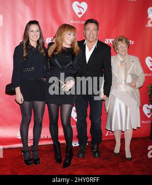 Jessica Springsteen, Patti Scialfa, Bruce Springsteen und Adele Springsteen tritt bei der 2013 MusicCares Person of the Year Gala zu Ehren von Bruce Springsteen auf Stockfoto