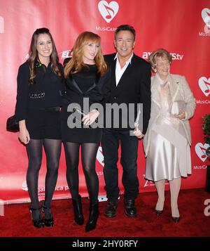 Jessica Springsteen, Patti Scialfa, Bruce Springsteen und Adele Springsteen tritt bei der 2013 MusicCares Person of the Year Gala zu Ehren von Bruce Springsteen auf Stockfoto