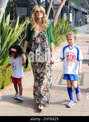 Heidi Klum, Tochter Lou und Tochter Leni in einem Park in Los Angeles, USA. Stockfoto