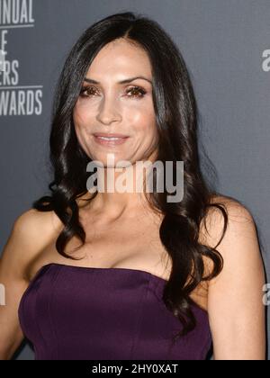 Famke Janssen nimmt an den jährlichen Costume Designers Guild Awards 15. im Beverly Hilton Hotel International Ballroom in Los Angeles, Kalifornien, Teil. Stockfoto