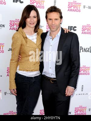 Emily Mortimer und Alessandro Nivola nehmen an den Independent Spirit Awards 2013 in Santa Monica in Kalifornien Teil. Stockfoto