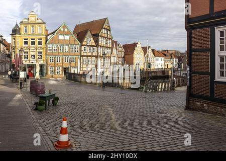 Blick auf die Stadt, umgeben von Gebäuden in der Hansestadt Stade Stockfoto
