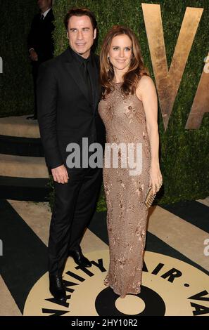 John Travolta und seine Frau Kelly Preston nehmen an der Vanity Fair Oscar Party 2013 in den Sunset Towers Teil Stockfoto