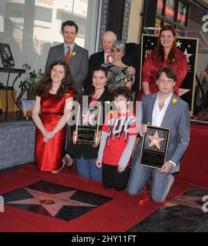 Michael Sheen, David Rowe-Beddoe, Charlotte Ritchie, Maria Burton, Morgan Ritchie im Bild, als Richard Burton auf dem Hollywood Walk of Fame mit einem Star geehrt wird Stockfoto