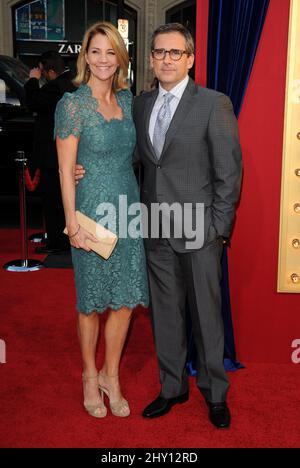 Steve Carell und seine Frau Nancy Walls nahmen an der Weltpremiere „The Incredible Burt Wonderstone“ im chinesischen Theater in Los Angeles, USA, Teil. Stockfoto