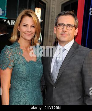 Steve Carell und seine Frau Nancy Walls nahmen an der Weltpremiere „The Incredible Burt Wonderstone“ im chinesischen Theater in Los Angeles, USA, Teil. Stockfoto