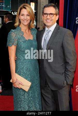 Steve Carell und seine Frau Nancy Walls nahmen an der Weltpremiere „The Incredible Burt Wonderstone“ im chinesischen Theater in Los Angeles, USA, Teil. Stockfoto