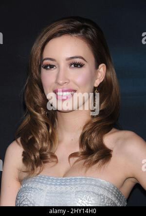 Christian Serratos bei der Premiere von 'The Host' in Hollywood, Kalifornien. Stockfoto