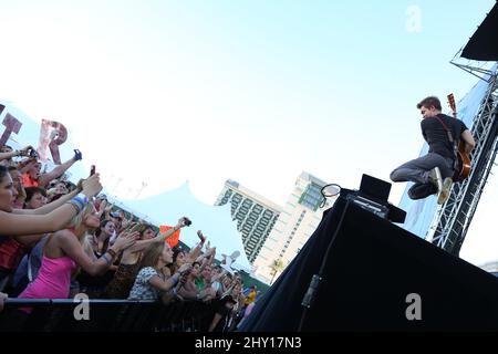 Hunter Hayes spielt live am 2. Tag der ACM Experience in Las Vegas, Nevada. Stockfoto