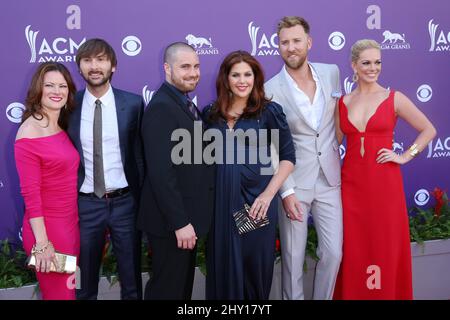 Kellie Cashiola, Dave Haywood, Chris Tyrrell, Hillary Scott, Charles Kelley und Cassie McConnell von Lady Antebellum kommen bei den Annual Academy of Country Music Awards 48. an, die in der MGM Grand Garden Arena in Las Vegas, USA, abgehalten werden. Stockfoto