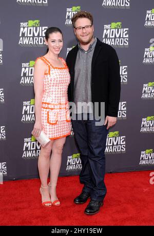 Seth Rogan und Lauren Miller kommen am 14. April 2013 bei den MTV Movie Awards 2013 in den Sony Picturs Studios in Los Angeles, Kalifornien, an. Stockfoto