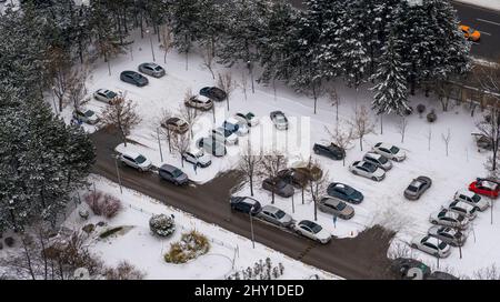 Ankara, Türkei-Janury 25 2022: Luftaufnahme des Parkplatzes im Winter. Stockfoto