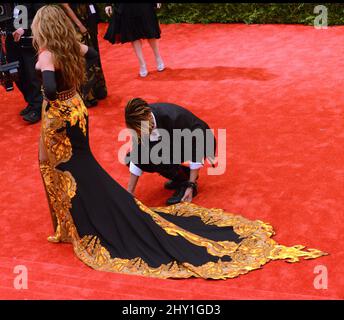 Beyonce bei der Benefit Gala des Costume Institute im Metropolitan Museum of Art, New York, zur Eröffnung von PUNK Chaos to Couture. Stockfoto