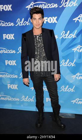 Adam Lambert kommt zum American Idol Grand Finale 2013, das im Nokia Theatre in LA stattfand. LIVE, Los Angeles. Stockfoto