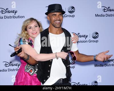 Kirsten Vangsness & Shemar Moore bei der Disney Media Networks International Upfronts im Disney Studio Lot in Los Angeles, USA. Stockfoto