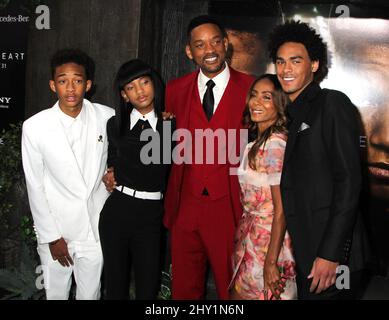 Jaden Smith, Willow Smith, will Smith, Jada Pinkett Smith und TR bei der Premiere von 'After Earth' in New York. Stockfoto