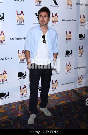 Casey Affleck nimmt an einer Vorführung von „Ain't Them Bodies Saints“ beim Los Angeles Film Festival 2013 im Regal Cinemas L.A. Teil Live Stockfoto