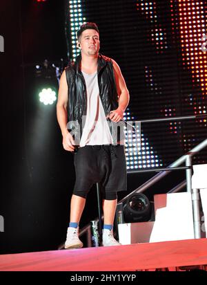 Logan Henderson von Big Time Rush auf der Bühne während der Summer Break Tour Halt im Time Warner Cable Music Pavillion, Raleigh, North Carolina. Stockfoto