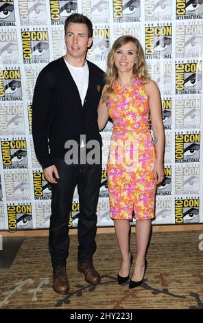 Chris Evans und Scarlett Johansson nehmen an der „Captain America: The Winter Soldier“ auf der Comic-Con 2013 im San Diego Convention Center Teil Stockfoto