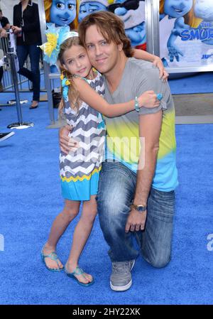 Dannielynn Marshall Birkhead, Larry Birkhead bei der Premiere von „The Smurfs 2“ in Los Angeles, Kalifornien. Stockfoto