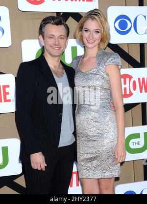 Michael Sheen und Caitlin Fitzgerald nehmen an der CBS, Showtime und CW 2013 Annual Summer Stars Party in Beverly Hills, Kalifornien, Teil. Stockfoto