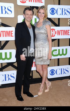 Michael Sheen und Caitlin Fitzgerald nehmen an der CBS, Showtime und CW 2013 Annual Summer Stars Party in Beverly Hills, Kalifornien, Teil. Stockfoto