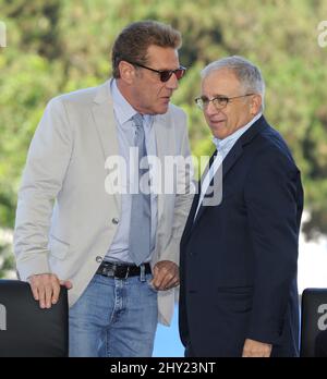 Glenn Frey und Irving Azoff bei einer Pressekonferenz für die Madison Square Garden Company, um die Revitalisierung des Forums während einer Pressekonferenz im alten Forum bekannt zu geben Stockfoto