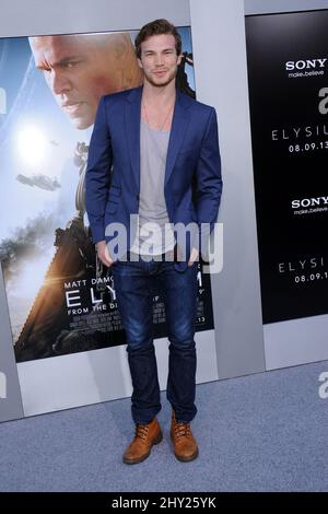 Derek Theler bei der Elysium-Weltpremiere im Regency Village Theatre in Westwood, Los Angeles, CA, USA, August 7, 2013. Stockfoto