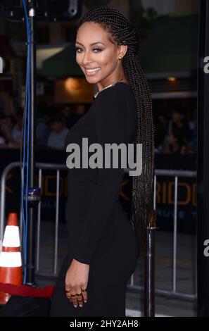 Keri Hilson nimmt an der Weltpremiere von „Riddick“ im Westwood Village Theatre in Los Angeles Teil. Stockfoto